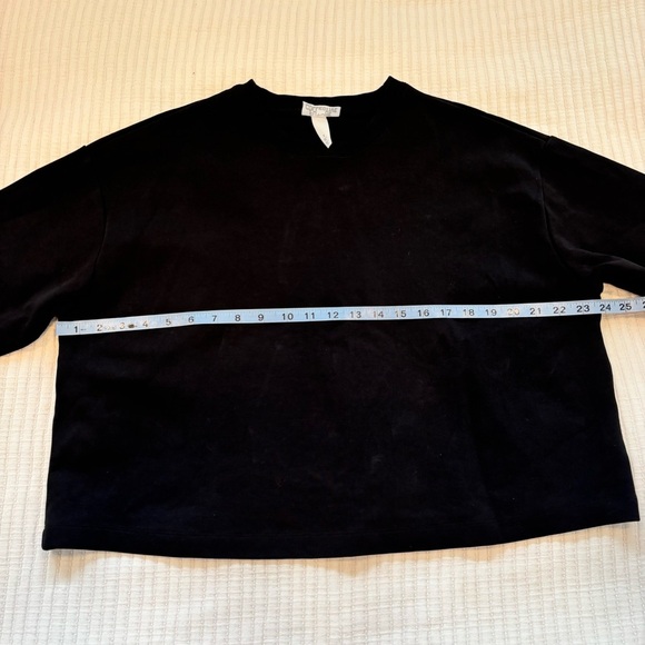 Future Collective NWOT Women's Cropped Black Crewneck Sweatshirt Size Medium - Picture 6 of 8